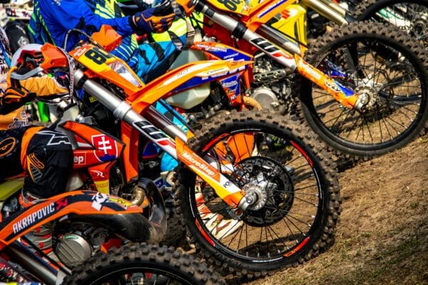 Group Dirt Bike Riding: Tips and Tricks for Enthusiasts